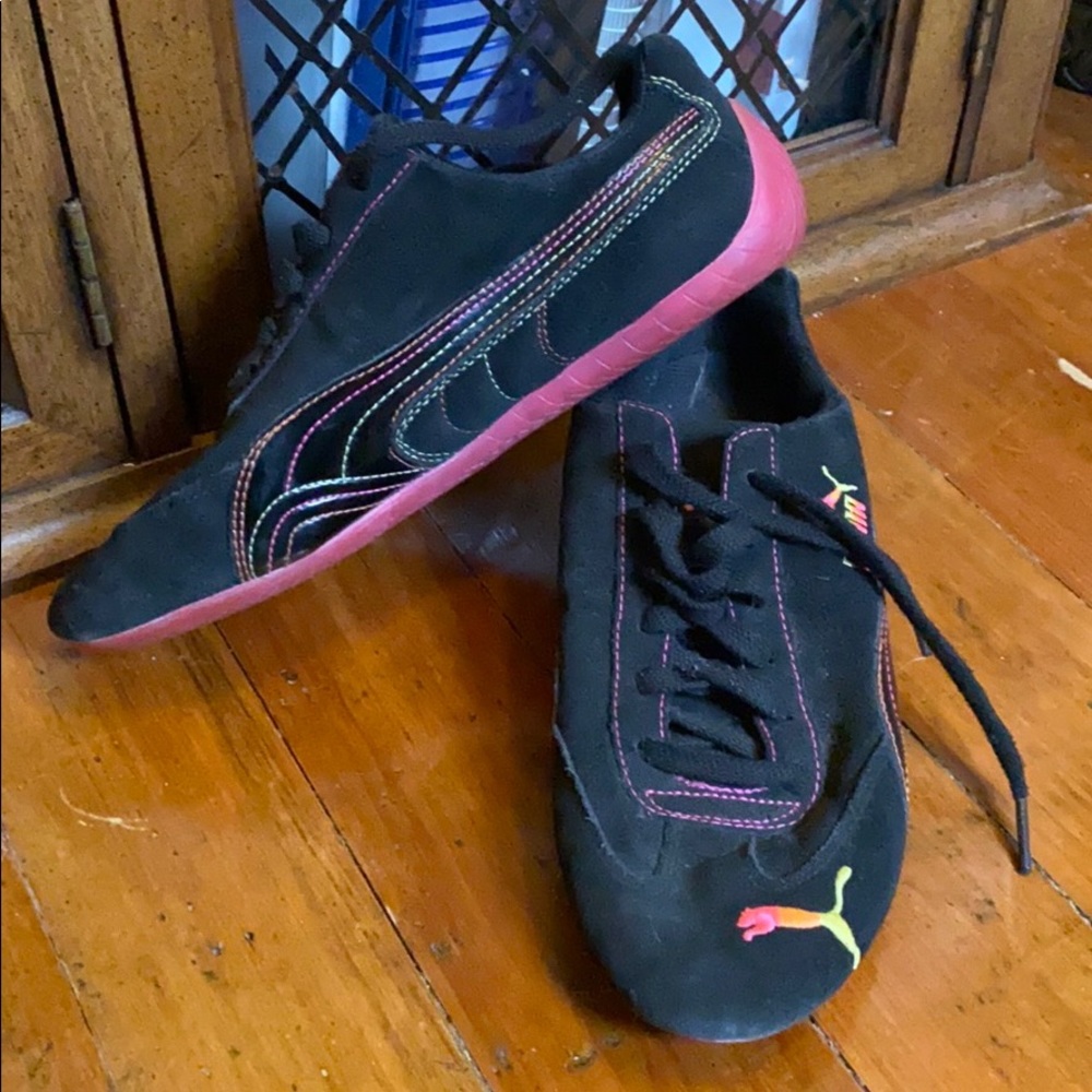 Ladies Sz 8 Puma Suede Sneakers